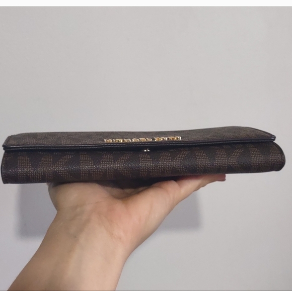 Michael Kors Jet Set Logo Wallet - Picture 4 of 12